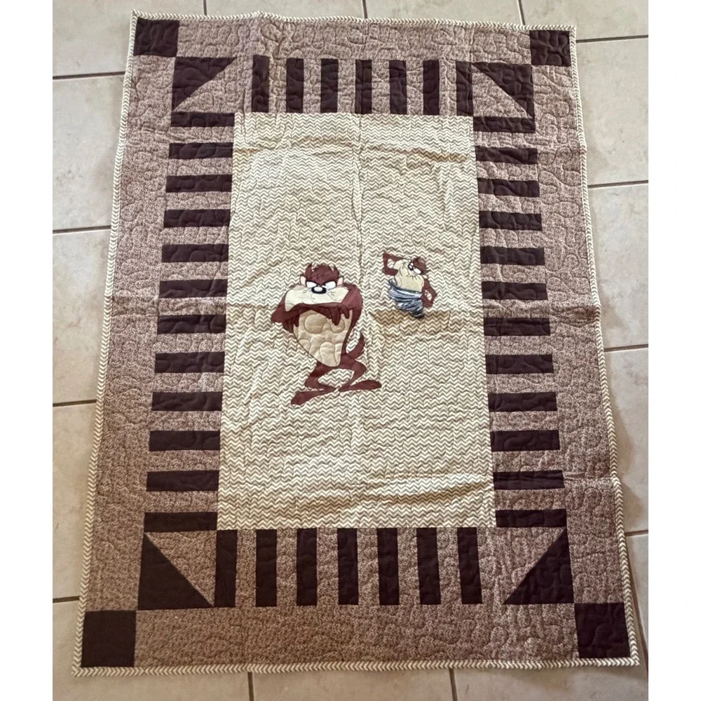 VTG Handmade Taz Tasmanian Devil Appliqué Quilt 40x54